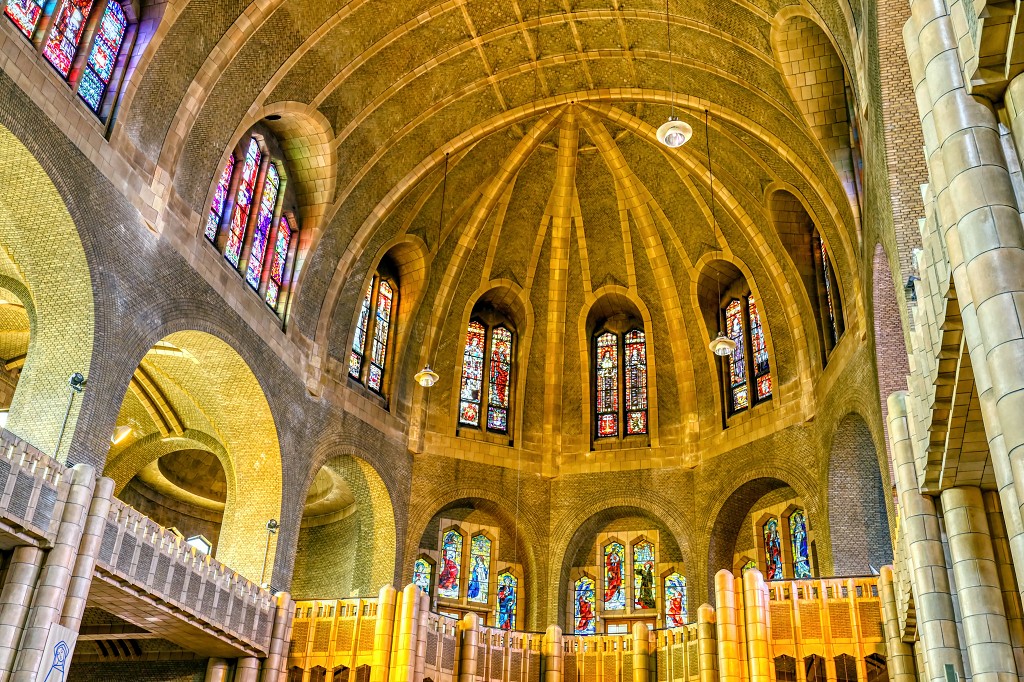 HDR Abbaye Basilique Koekelberg kerk eglise kerkfotografie religie religion bedevaart rooms katholiek kathedraal pelgrimage cathedrale klooster basiliek